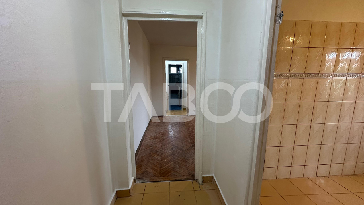 Apartament cu balcon 2 camere si pivnita zona Mihai Viteazul Sibiu 