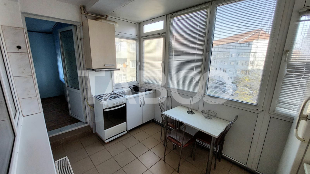 Apartament de inchiriat 2 camere etaj 2 cu parcare proprie C.Dumbravii
