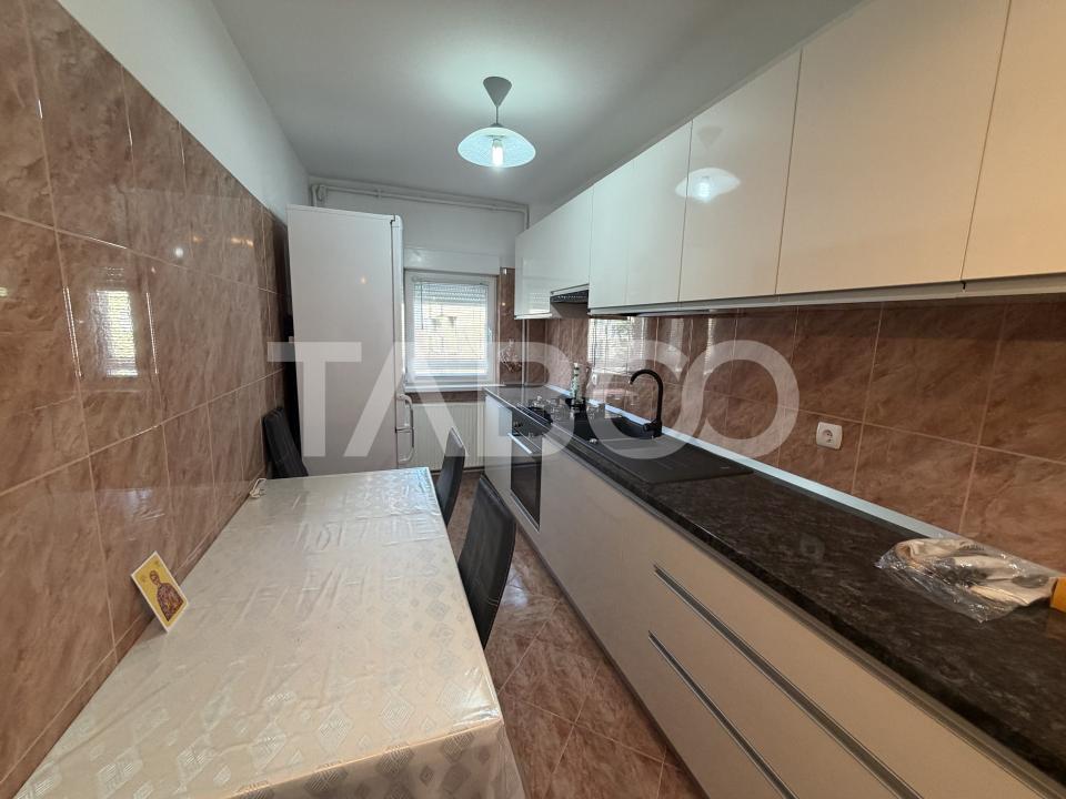 Apartament de inchiriat 2 camere etaj 3 decomandat mobilat utilat