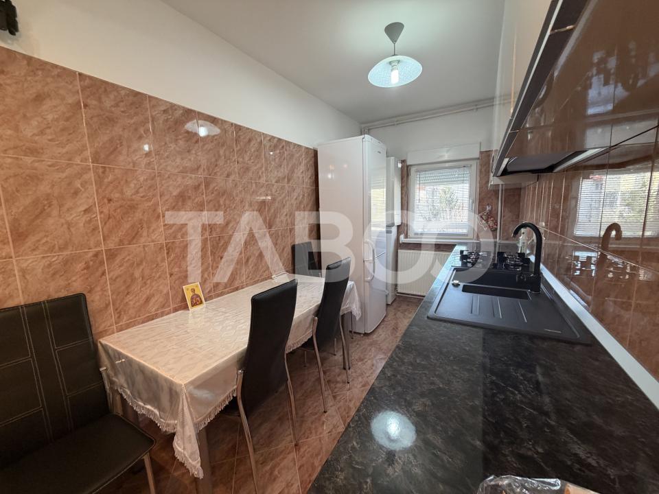 Apartament de inchiriat 2 camere etaj 3 decomandat mobilat utilat