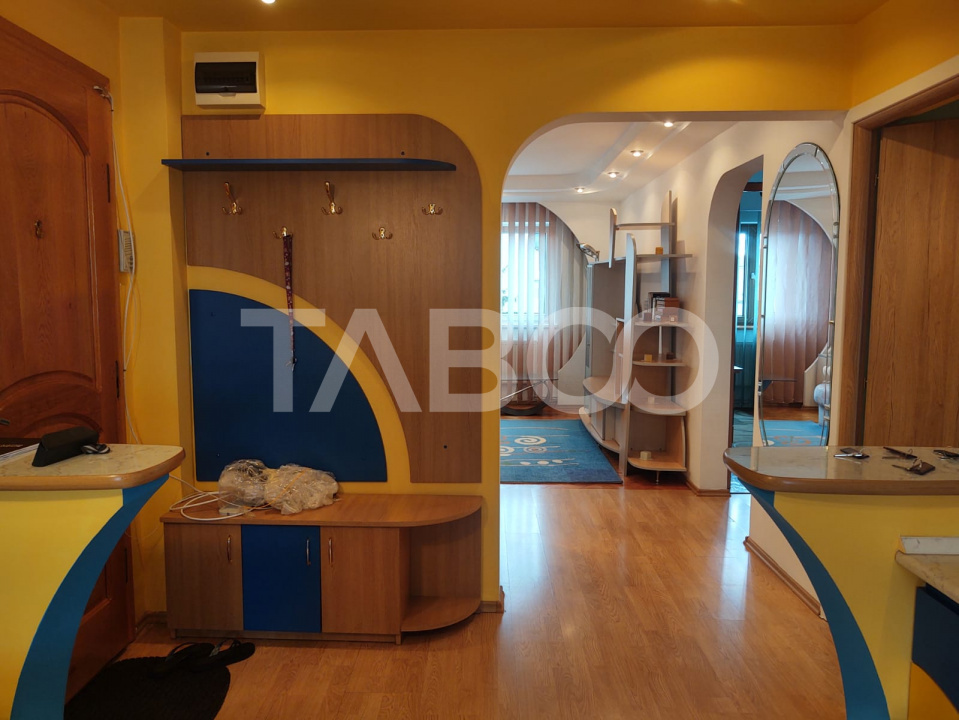 Apartament de inchiriat 3 camere complet mobilat utilat zona Strand