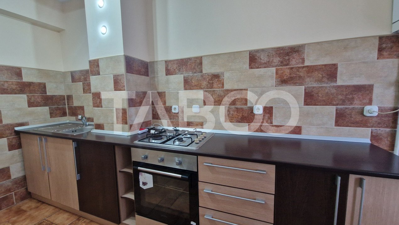 Apartament de închiriat 4 camere 2 bai parcare Strand Sibiu