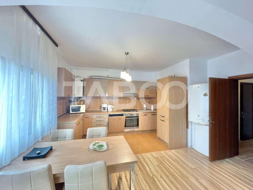 Apartament de inchiriat Strand 3 camere 2 balcoane 2 bai parcare