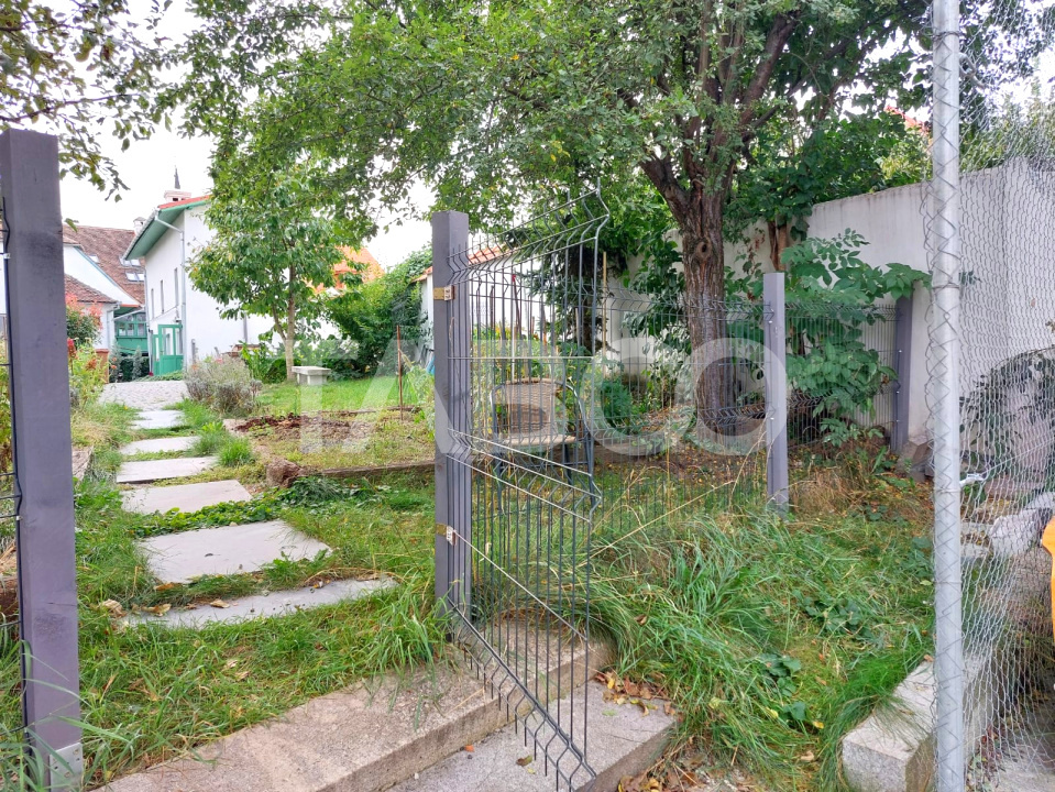 Apartament de vanzare 105 mp 3 camere curte 340 mp in acte Cisnadie