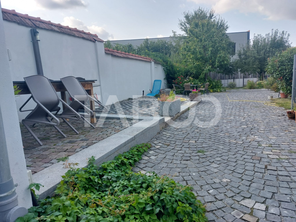 Apartament de vanzare 105 mp 3 camere curte 340 mp in acte Cisnadie