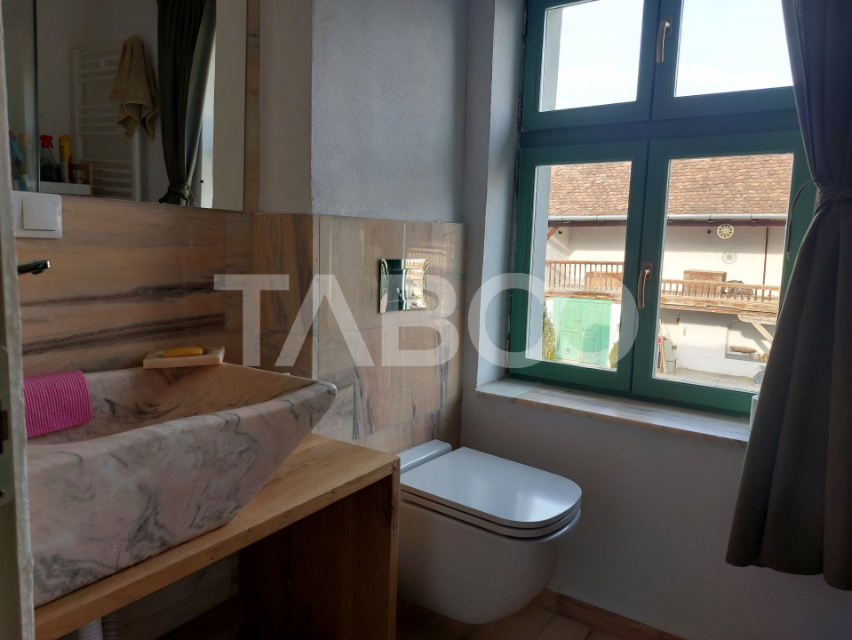 Apartament de vanzare 105 mp 3 camere curte 340 mp in acte Cisnadie