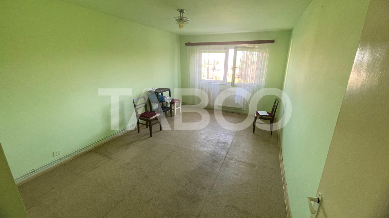 Apartament de vanzare 2 camere cu vedere la munte etaj 4 Vasile Aaron