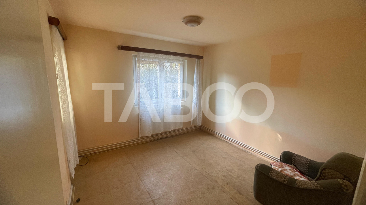 Apartament de vanzare 2 camere cu vedere la munte etaj 4 Vasile Aaron