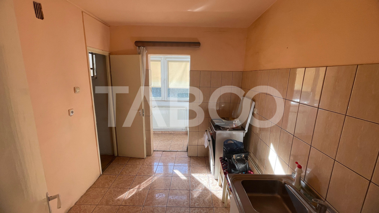 Apartament de vanzare 2 camere cu vedere la munte etaj 4 Vasile Aaron