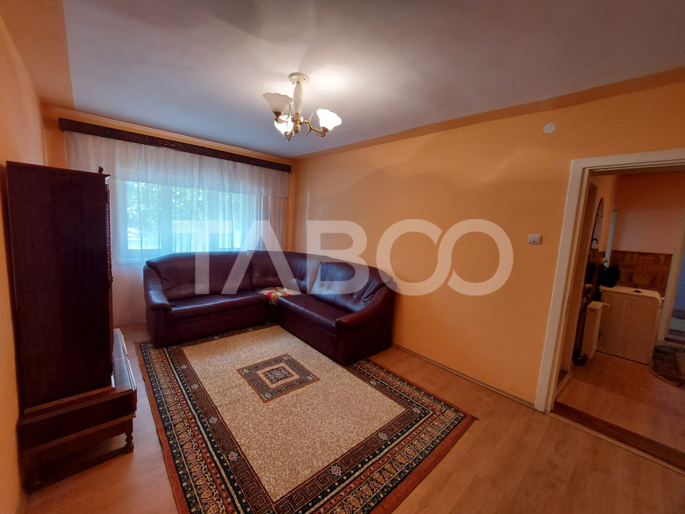 Apartament de vanzare 2 camere decomandate 52 mpu pivnita balcon Sibiu