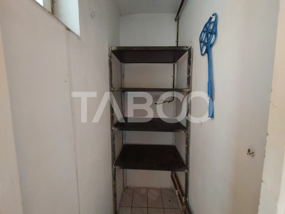 Apartament de vanzare 2 camere decomandate 52 mpu pivnita balcon Sibiu