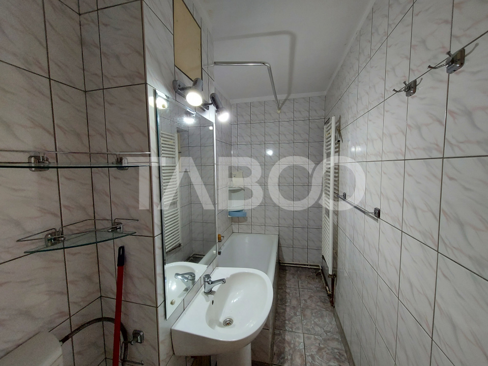 Apartament de vanzare 2 camere decomandate 52 mpu pivnita balcon Sibiu