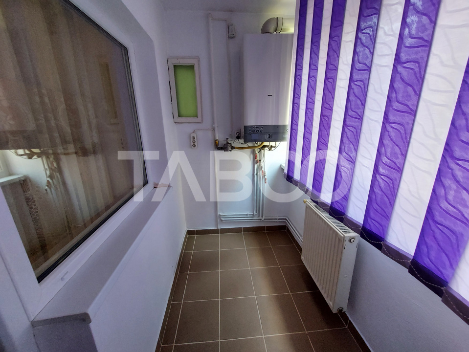 Apartament de vanzare 2 camere decomandate 52 mpu pivnita balcon Sibiu