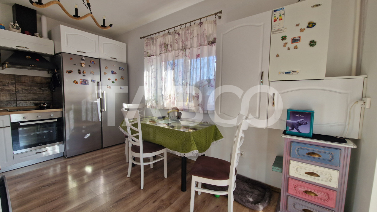 Apartament de vanzare 2 camere pod depozitare parcare si 2 balcoane