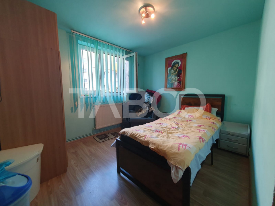 Apartament de vanzare 2 camere semidecomandat zona 13 Decembrie