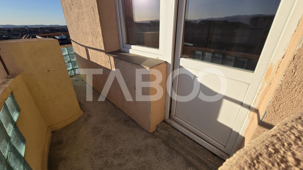 Apartament de vanzare 3 camere 2 bai balcon in bloc cu lift Terezian