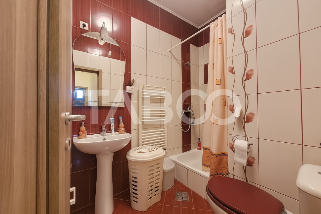 Apartament de vanzare 3 camere 2 bai etaj 1 zona Brana Selimbar