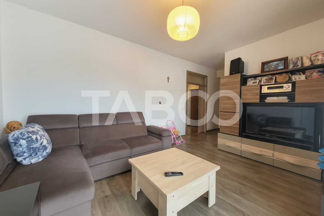 Apartament de vanzare 3 camere 2 bai etaj 1 zona Brana Selimbar