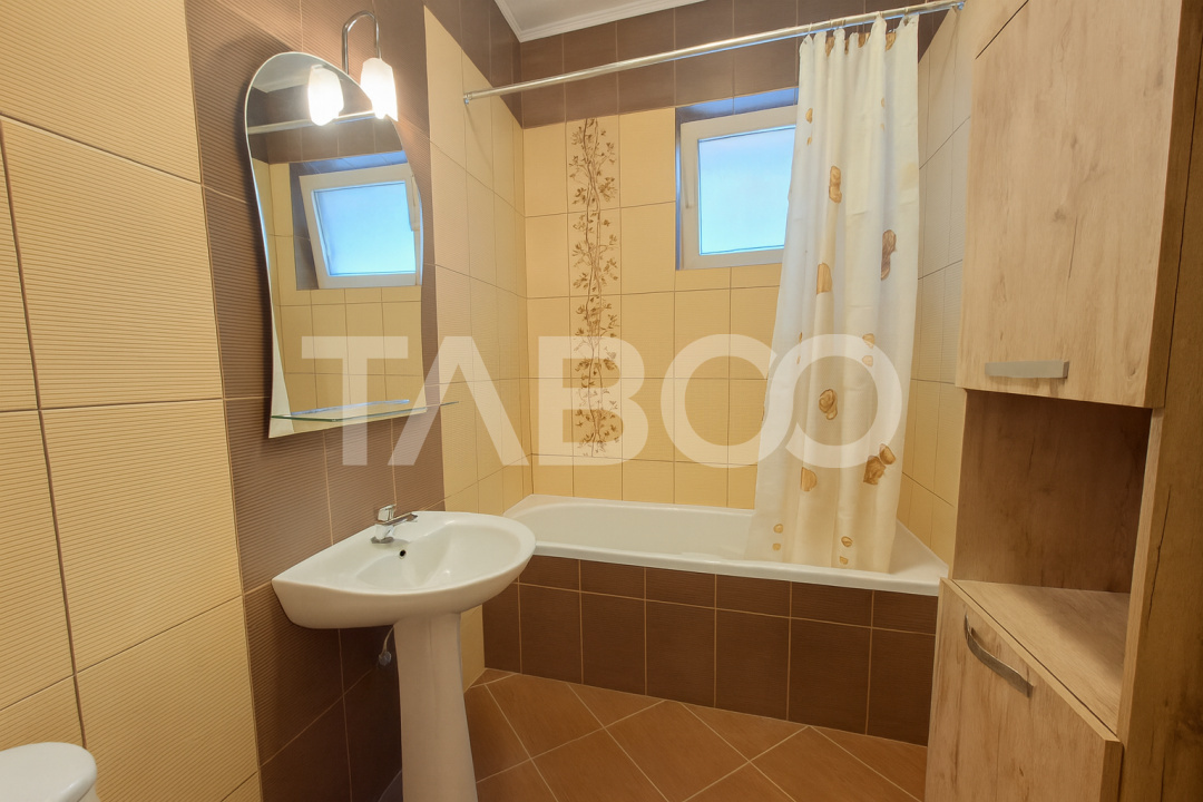 Apartament de vanzare 3 camere 2 bai etaj 1 zona Brana Selimbar