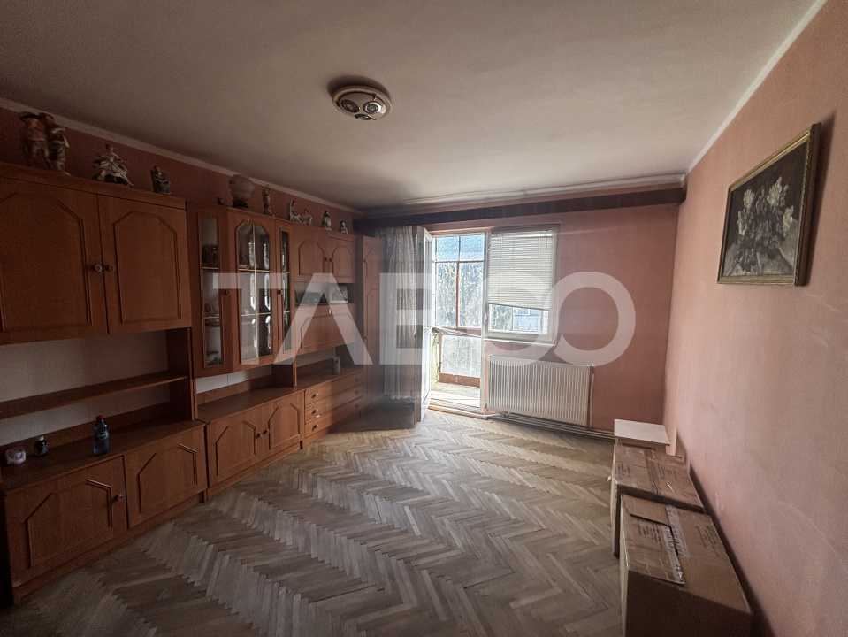 Apartament de vanzare 3 camere 50 mp utili zona Mihai Viteazul