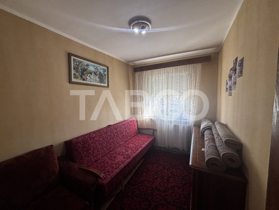 Apartament de vanzare 3 camere 50 mp utili zona Mihai Viteazul