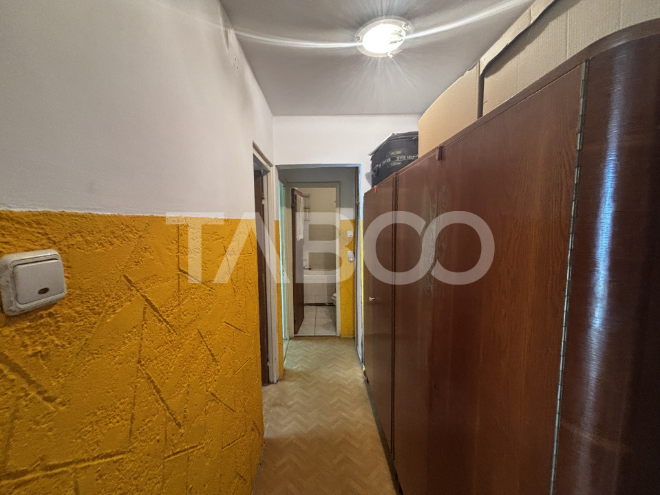 Apartament de vanzare 3 camere 50 mp utili zona Mihai Viteazul
