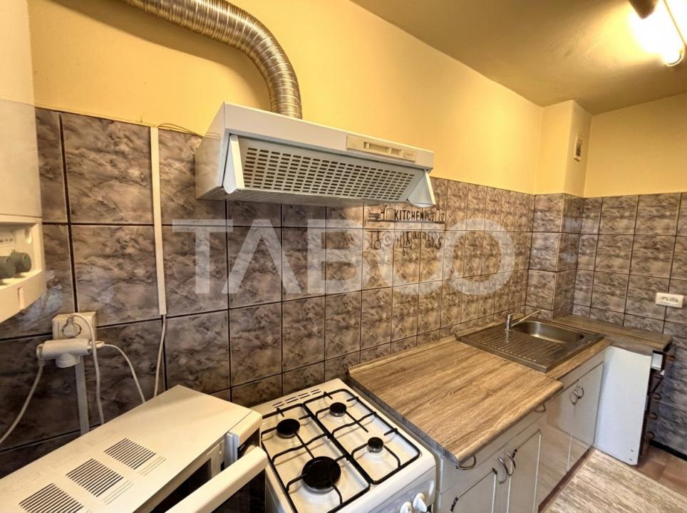 Apartament de vanzare 3 camere 55mp etaj 2+pivnita  mpu  Valea Aurie