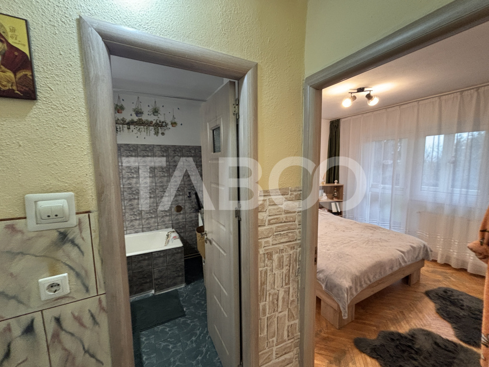 Apartament de vanzare 3 camere 55mp etaj 2+pivnita  mpu  Valea Aurie