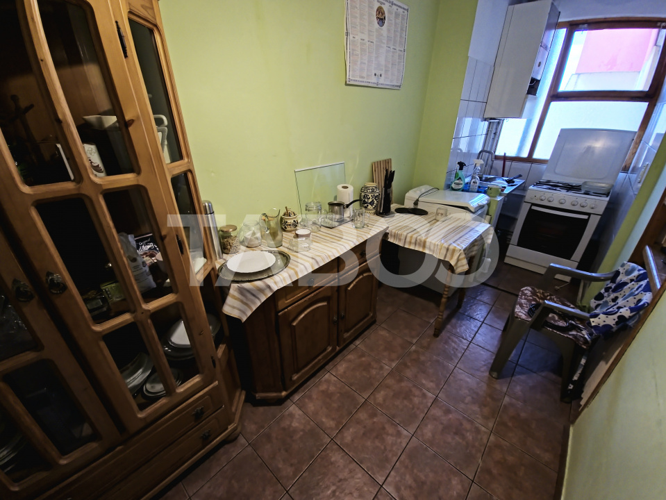 Apartament de vanzare 3 camere 60mp decomandat 2 balcoane zona Strand