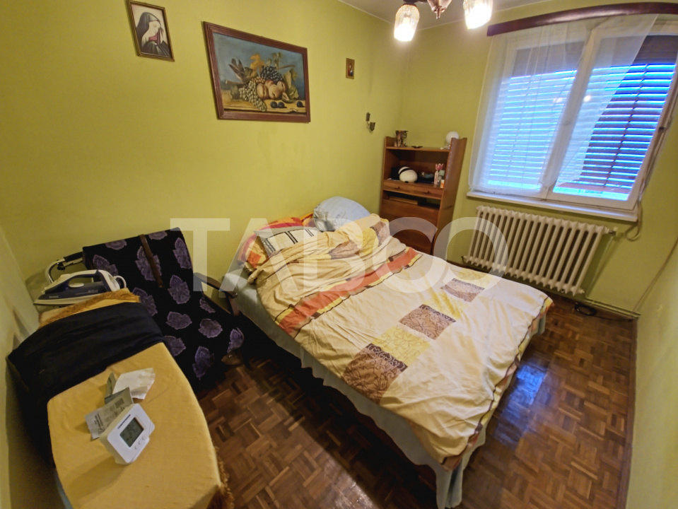 Apartament de vanzare 3 camere 60mp decomandat 2 balcoane zona Strand