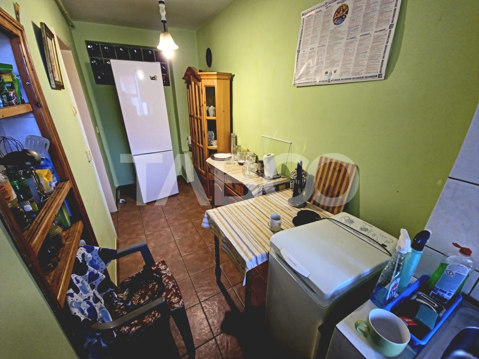 Apartament de vanzare 3 camere 60mp decomandat 2 balcoane zona Strand