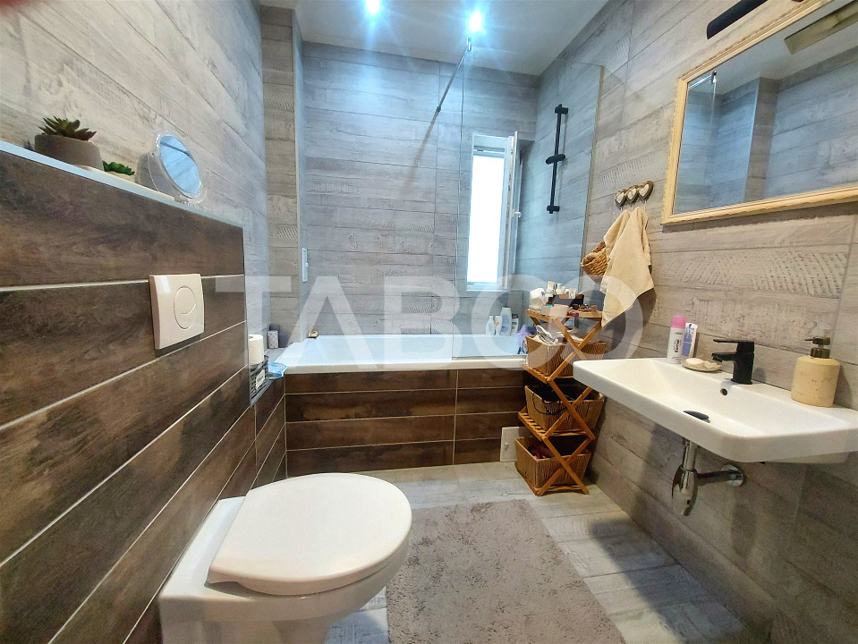 Apartament de vanzare 3 camere 70 mpu etaj 1 dressing 2 balcoane