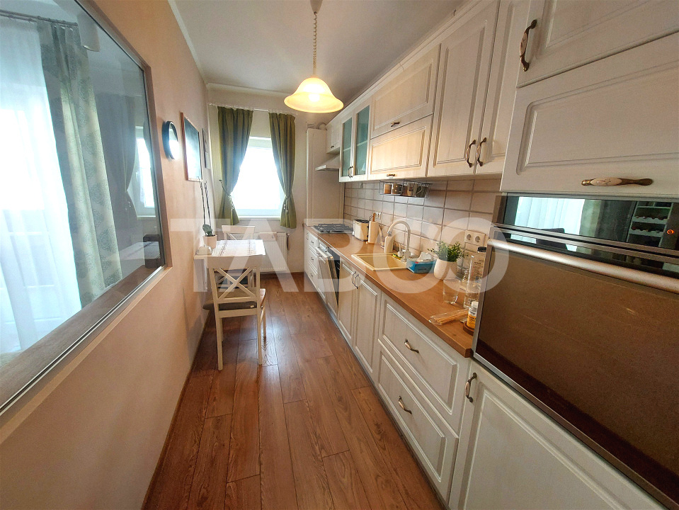 Apartament de vanzare 3 camere 70 mpu etaj 1 dressing 2 balcoane
