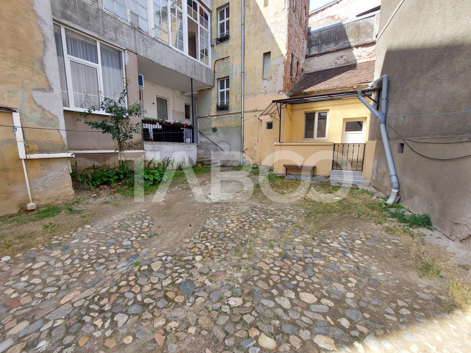 Apartament de vanzare 3 camere 75 mpu etaj 1 Centrul Istoric din Sibiu