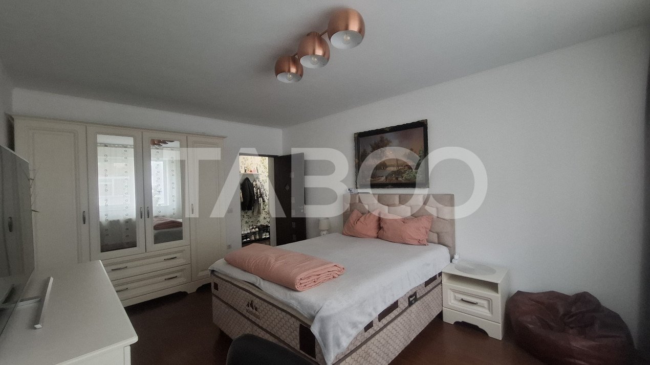 Apartament de vanzare 3 camere decomandat 74 mp doua locuri de parcare in Sibiu - Frunzei