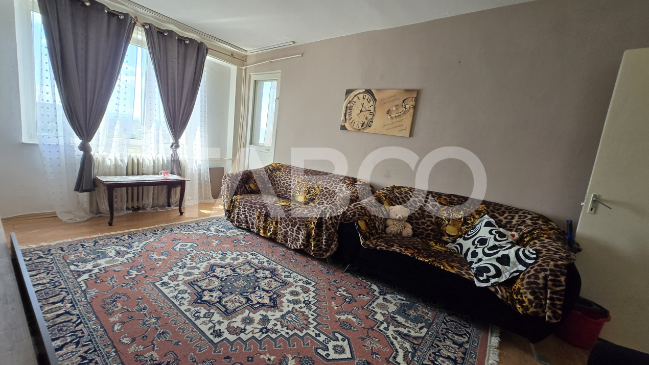 Apartament de vanzare 3 camere decomandat cu priveliste spre Tampa