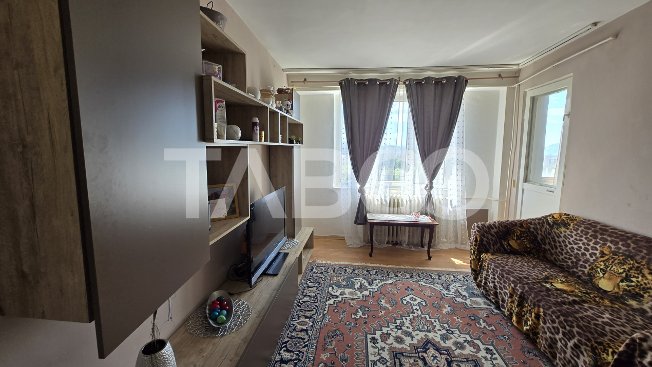 Apartament de vanzare 3 camere decomandat cu priveliste spre Tampa