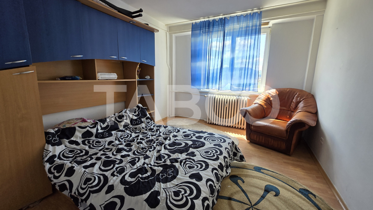 Apartament de vanzare 3 camere decomandat cu priveliste spre Tampa