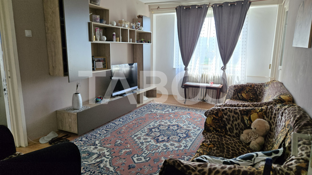 Apartament de vanzare 3 camere decomandat cu priveliste spre Tampa