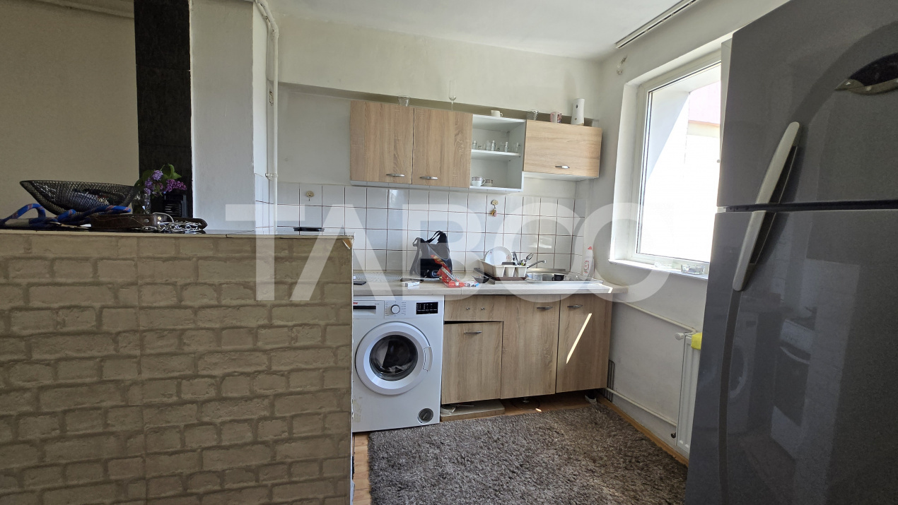 Apartament de vanzare 3 camere decomandat cu priveliste spre Tampa
