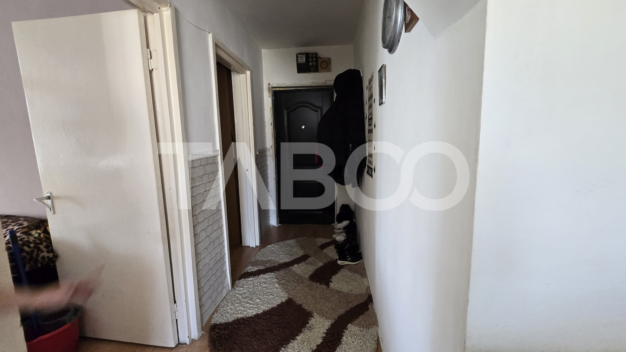 Apartament de vanzare 3 camere decomandat cu priveliste spre Tampa