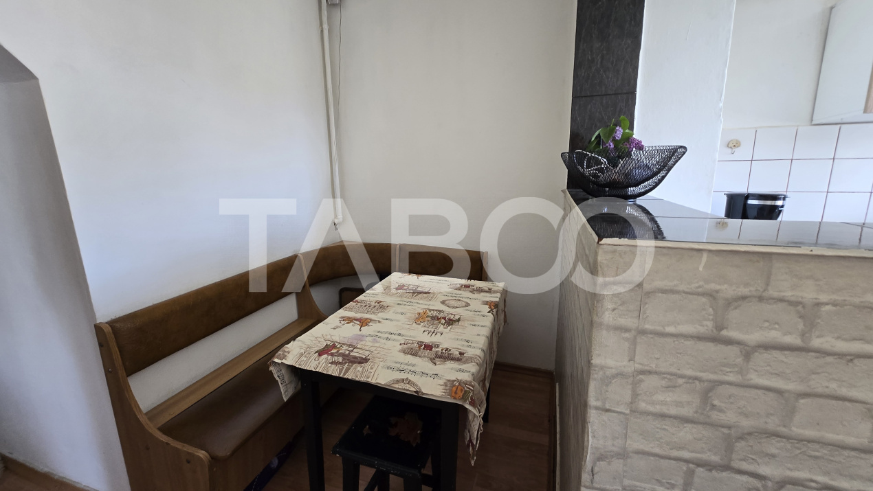 Apartament de vanzare 3 camere decomandat cu priveliste spre Tampa