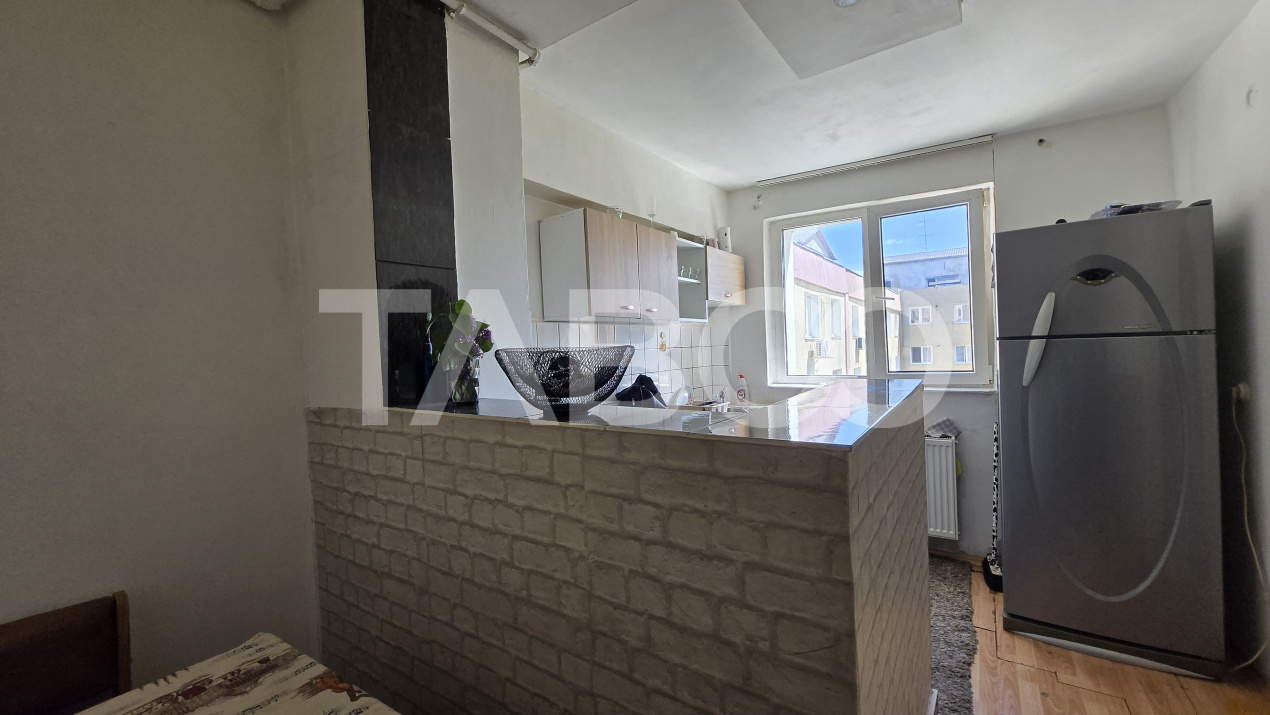 Apartament de vanzare 3 camere decomandat cu priveliste spre Tampa