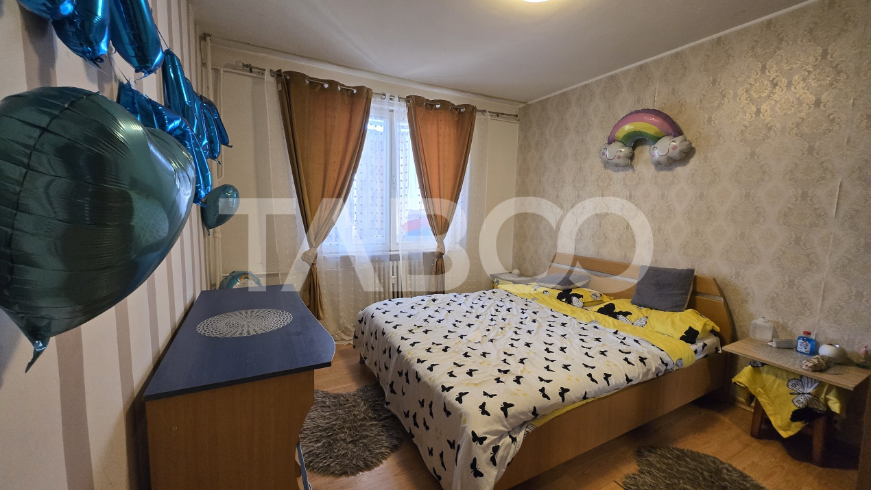 Apartament de vanzare 3 camere decomandat cu priveliste spre Tampa
