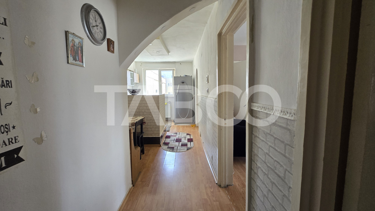 Apartament de vanzare 3 camere decomandat cu priveliste spre Tampa