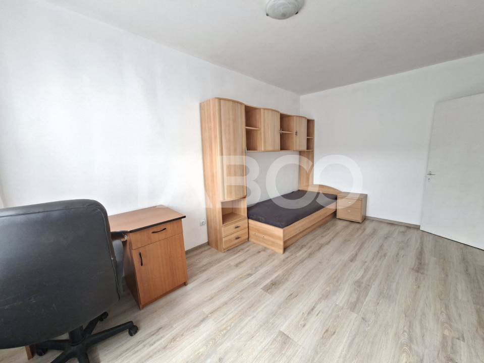 Apartament de vanzare 3 camere decomandat Mihai Viteazul bloc cu lift