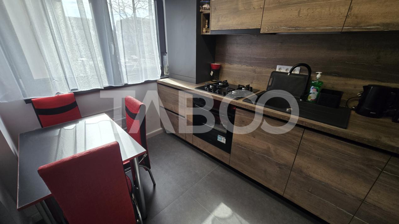 Apartament de vanzare 3 camere decomandate si parcare Lukoil Selimbar