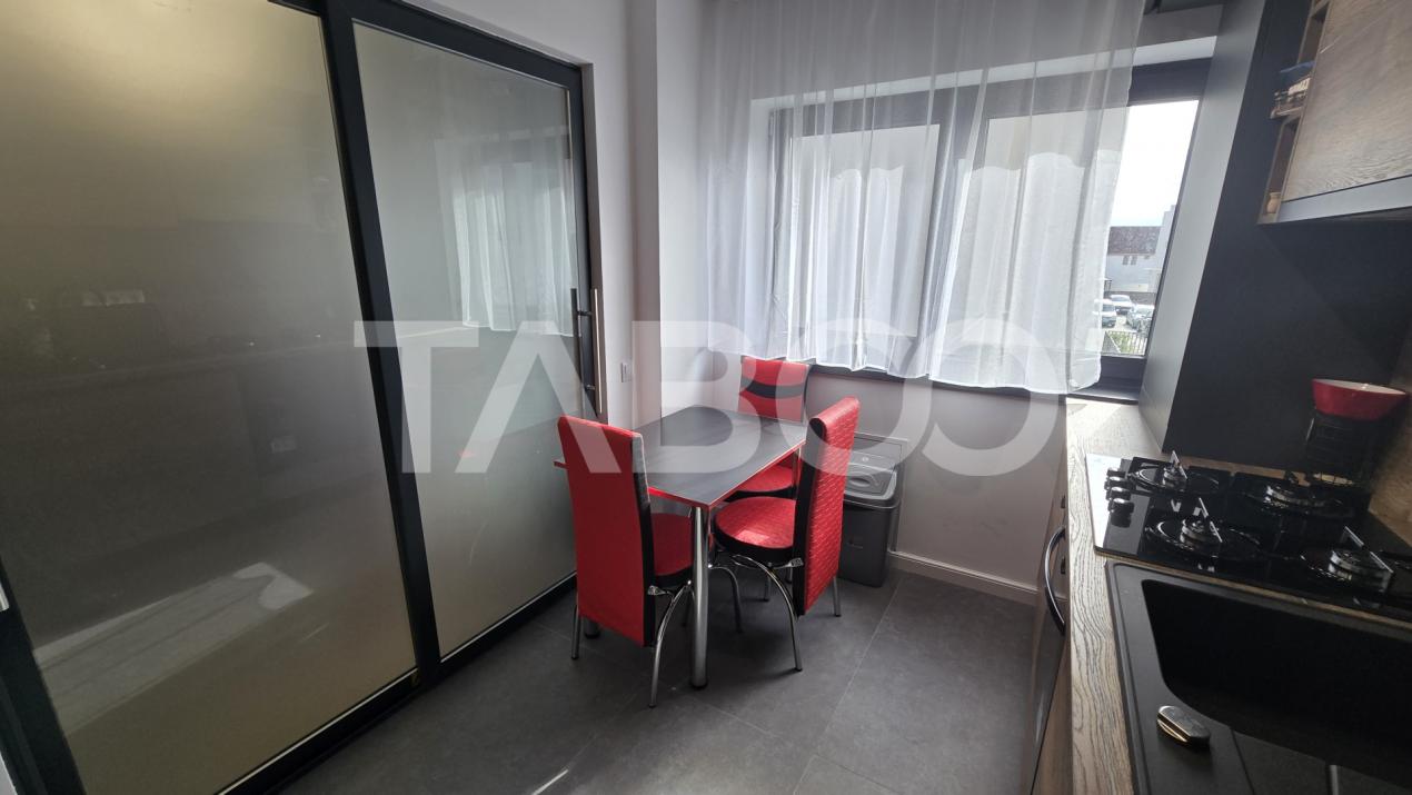 Apartament de vanzare 3 camere decomandate si parcare Lukoil Selimbar