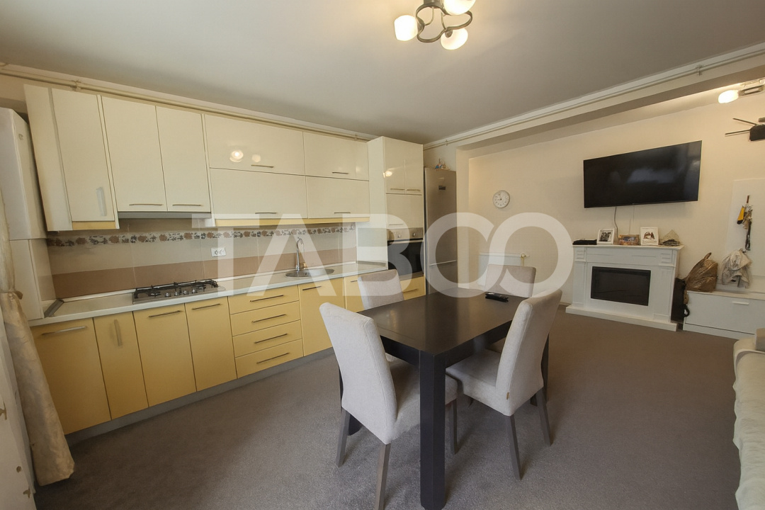Apartament de vanzare 3 camere etaj 1 zona Brana + bloc cu gradina