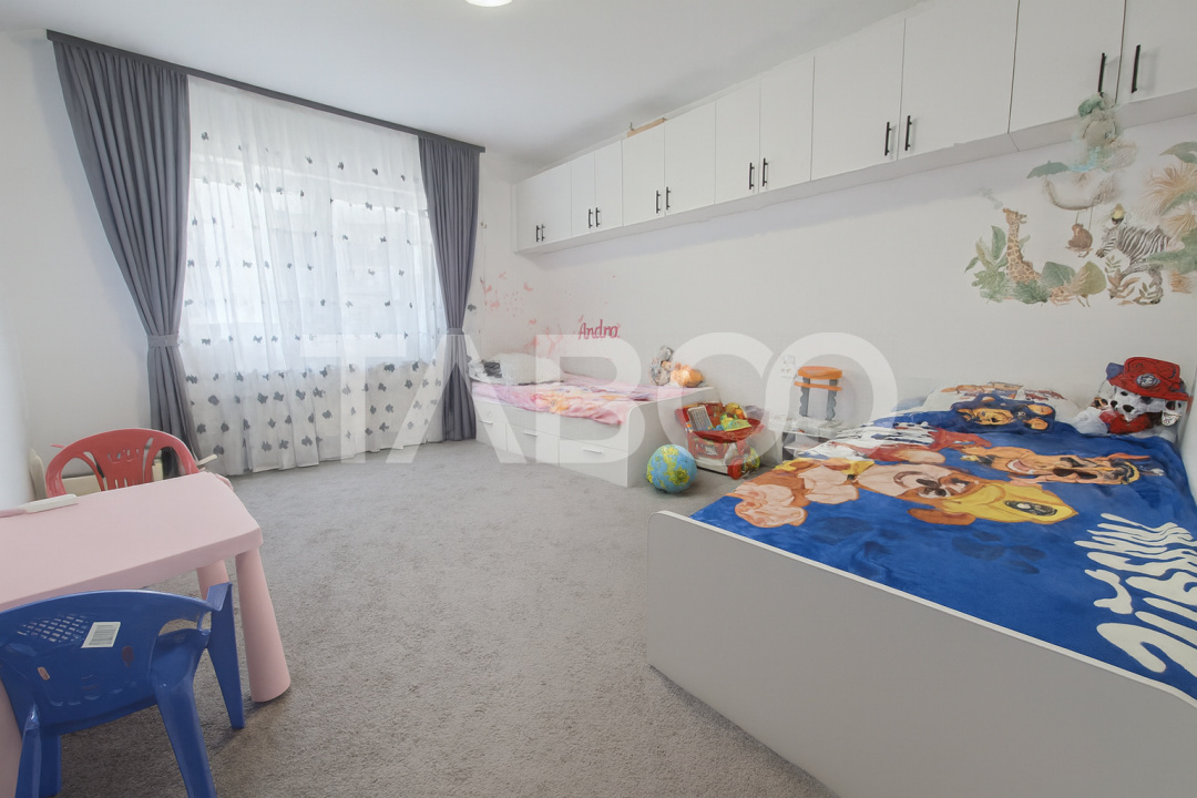 Apartament de vanzare 3 camere etaj 1 zona Brana + bloc cu gradina